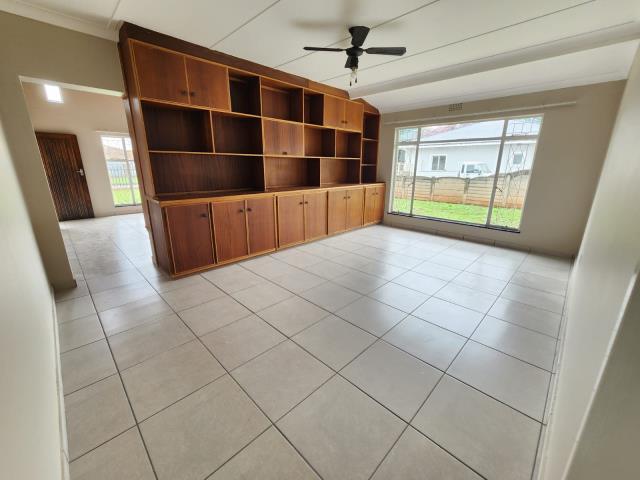 To Let 4 Bedroom Property for Rent in Rothdene Gauteng