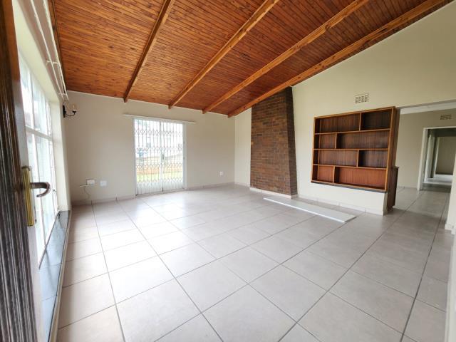 To Let 4 Bedroom Property for Rent in Rothdene Gauteng