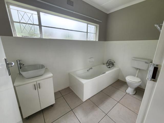 To Let 4 Bedroom Property for Rent in Rothdene Gauteng