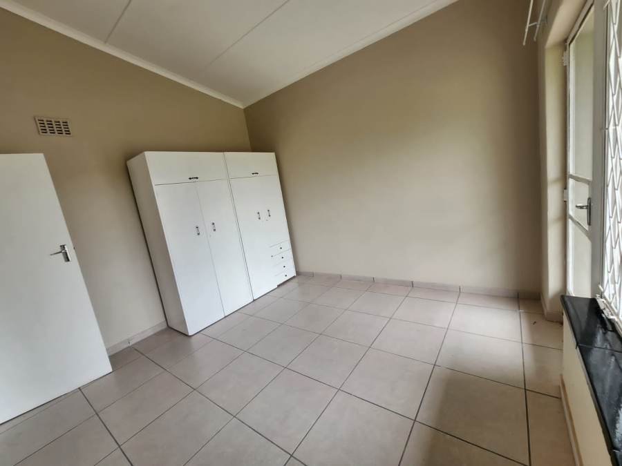 To Let 4 Bedroom Property for Rent in Rothdene Gauteng