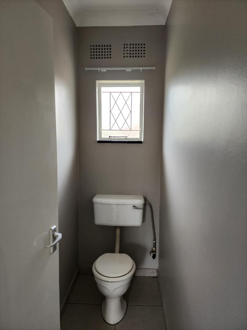 To Let 4 Bedroom Property for Rent in Rothdene Gauteng