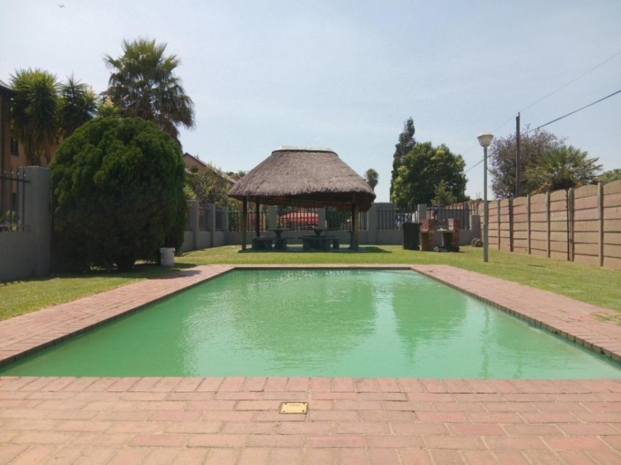 2 Bedroom Property for Sale in Albemarle Ext 1 Gauteng