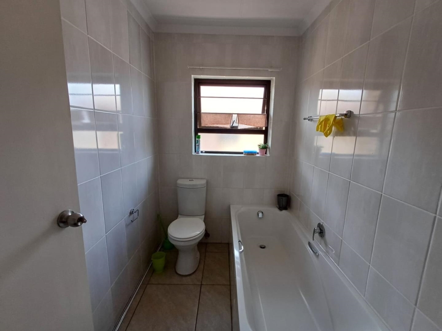 To Let 2 Bedroom Property for Rent in Honeydew Gauteng