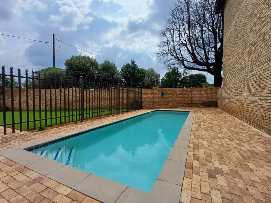 To Let 2 Bedroom Property for Rent in Honeydew Gauteng