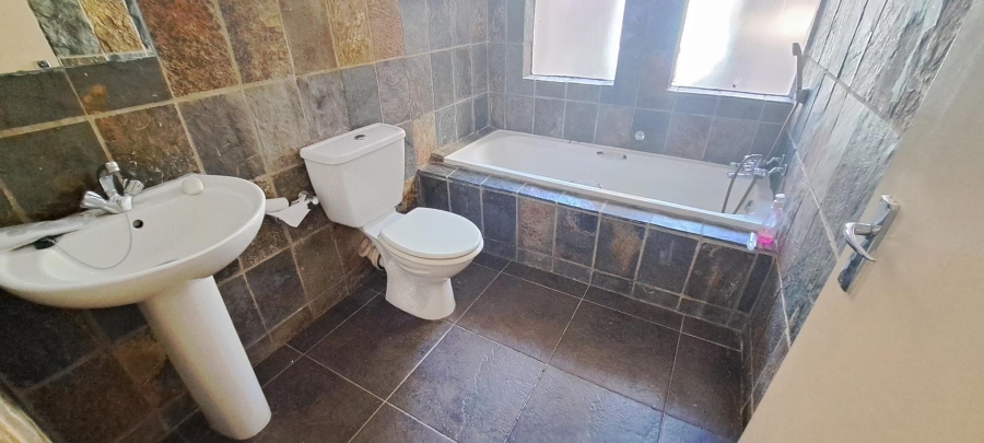 To Let 2 Bedroom Property for Rent in Sundowner Gauteng
