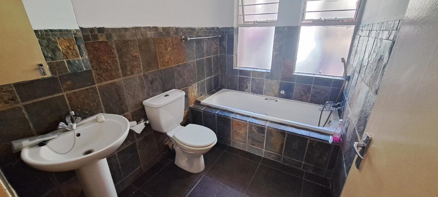 To Let 2 Bedroom Property for Rent in Sundowner Gauteng