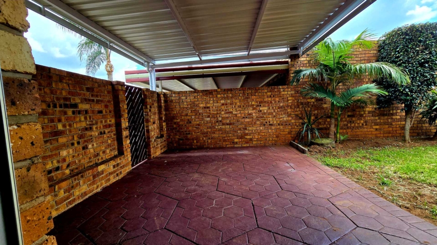 3 Bedroom Property for Sale in Magalieskruin Gauteng