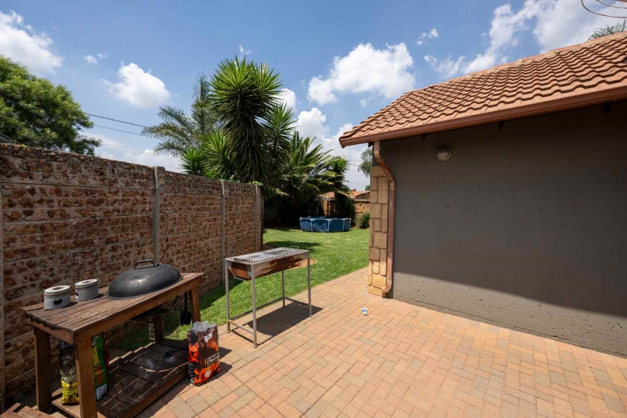 3 Bedroom Property for Sale in Ravenswood Gauteng