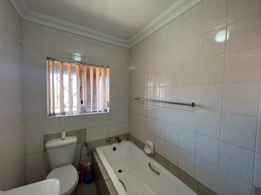 To Let 2 Bedroom Property for Rent in Krugersdorp North Gauteng