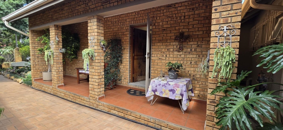 5 Bedroom Property for Sale in Brackendowns Gauteng