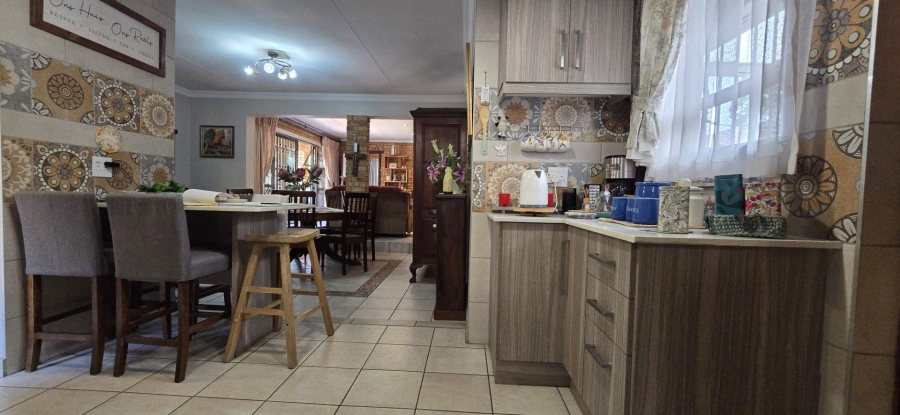 5 Bedroom Property for Sale in Brackendowns Gauteng