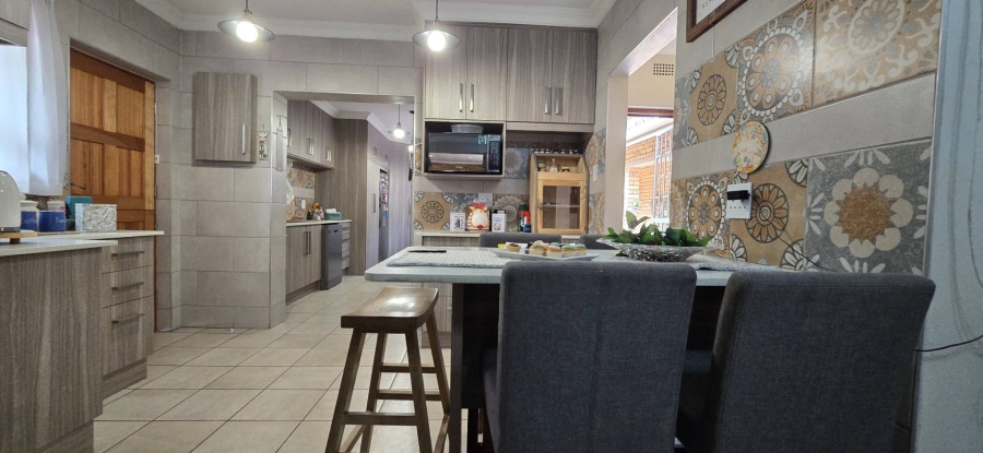 5 Bedroom Property for Sale in Brackendowns Gauteng