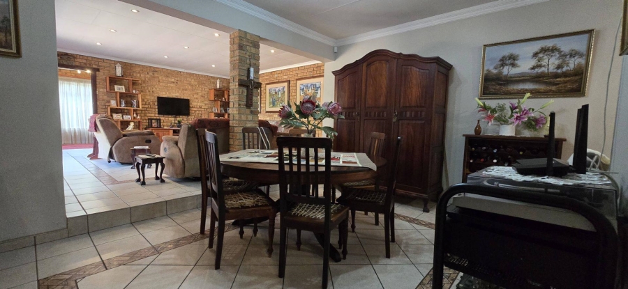 5 Bedroom Property for Sale in Brackendowns Gauteng