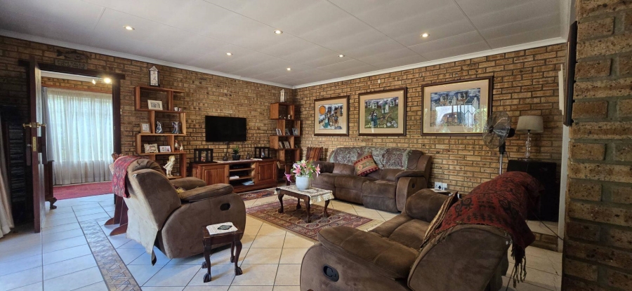 5 Bedroom Property for Sale in Brackendowns Gauteng