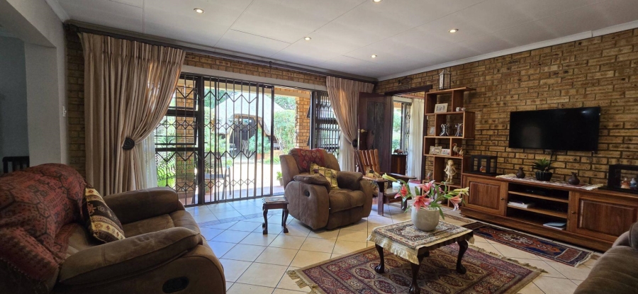5 Bedroom Property for Sale in Brackendowns Gauteng