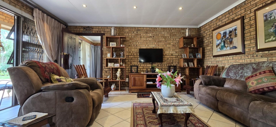 5 Bedroom Property for Sale in Brackendowns Gauteng