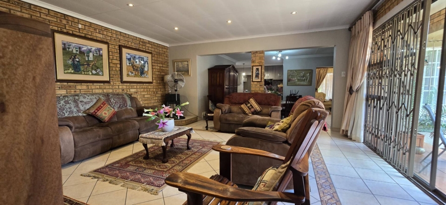5 Bedroom Property for Sale in Brackendowns Gauteng