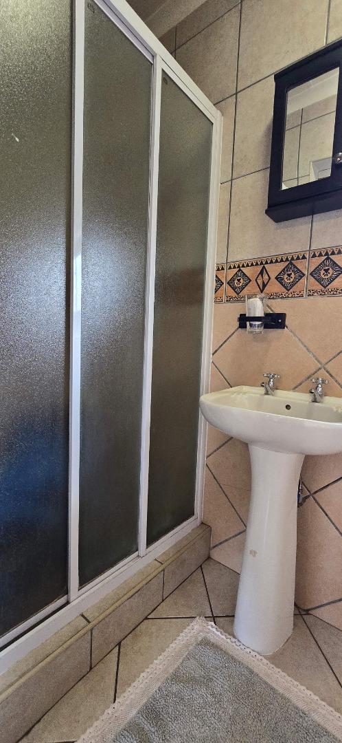 5 Bedroom Property for Sale in Brackendowns Gauteng