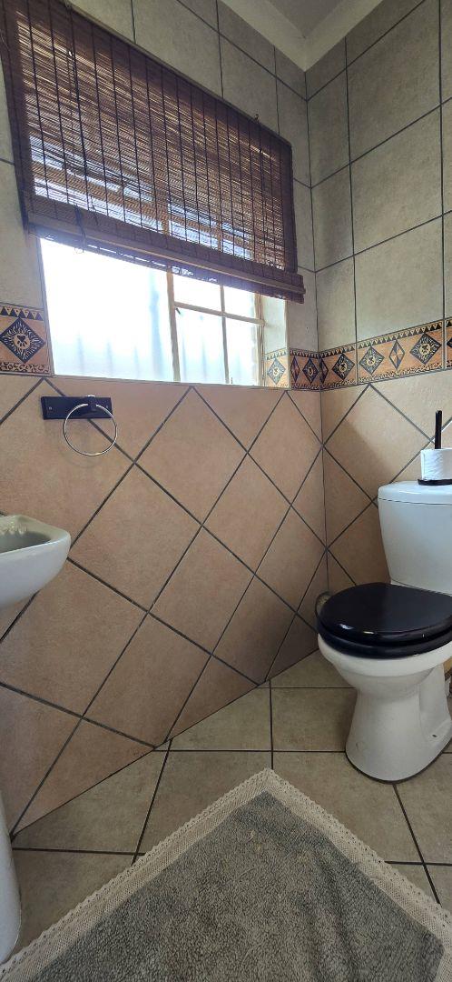 5 Bedroom Property for Sale in Brackendowns Gauteng