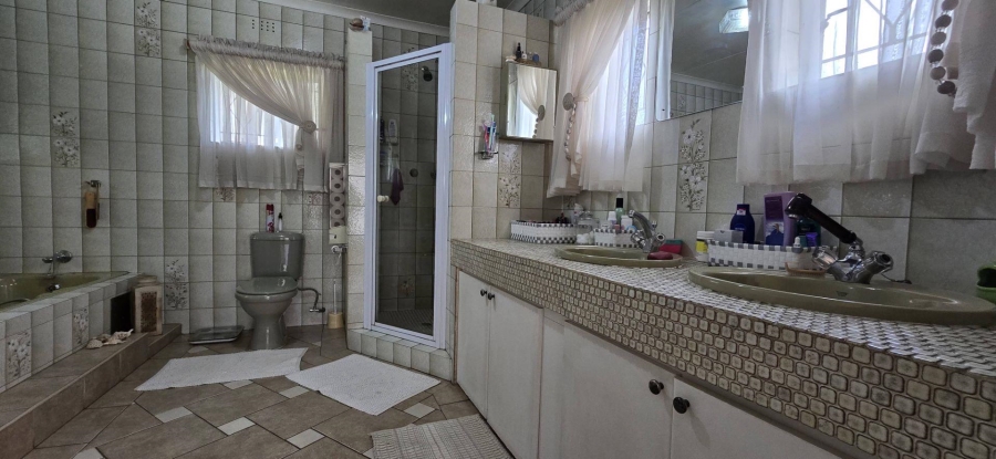 5 Bedroom Property for Sale in Brackendowns Gauteng