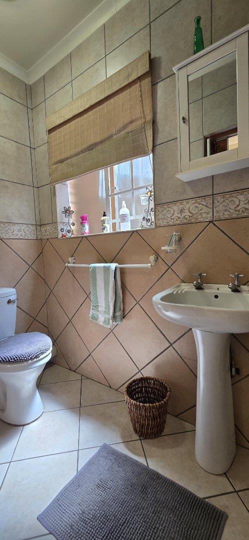 5 Bedroom Property for Sale in Brackendowns Gauteng