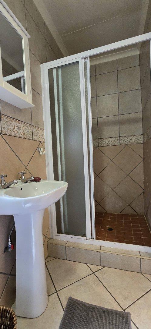 5 Bedroom Property for Sale in Brackendowns Gauteng