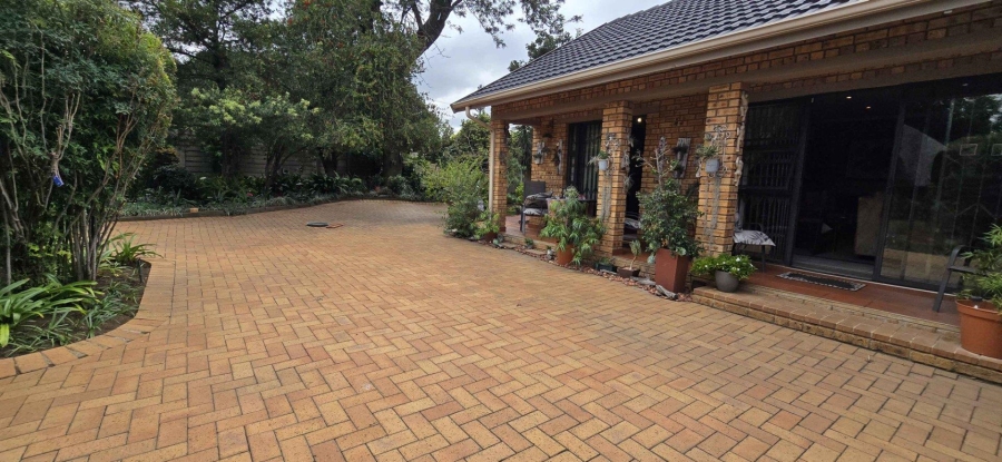 5 Bedroom Property for Sale in Brackendowns Gauteng