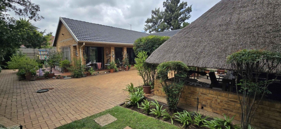 5 Bedroom Property for Sale in Brackendowns Gauteng