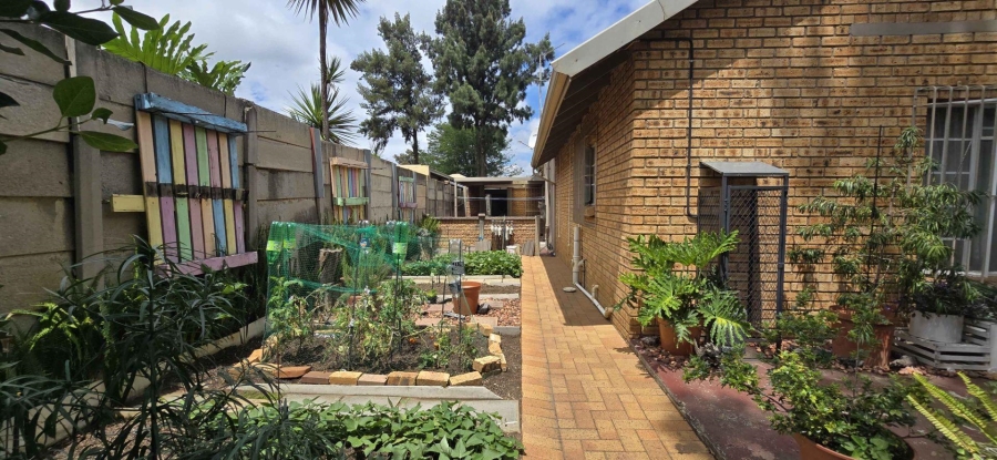 5 Bedroom Property for Sale in Brackendowns Gauteng