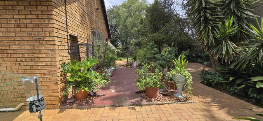 5 Bedroom Property for Sale in Brackendowns Gauteng