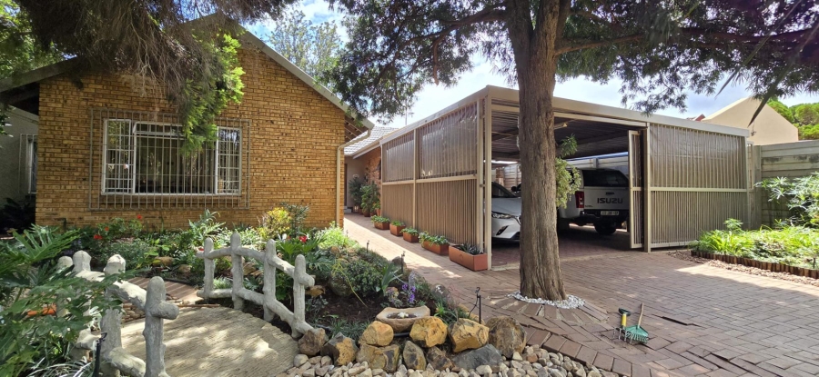 5 Bedroom Property for Sale in Brackendowns Gauteng