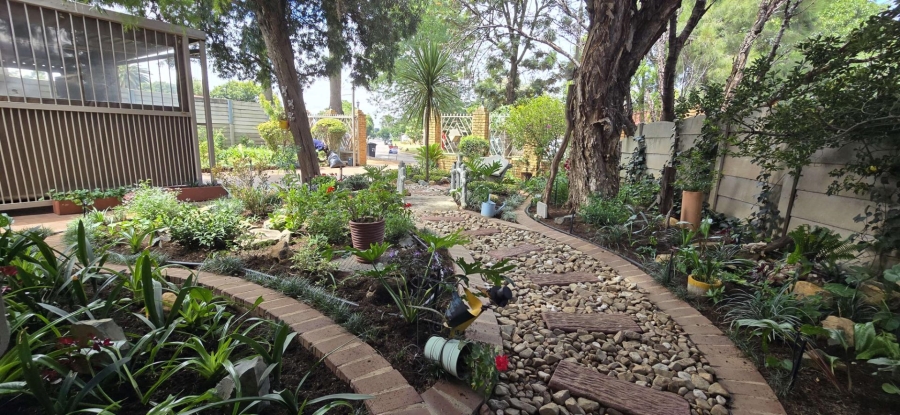 5 Bedroom Property for Sale in Brackendowns Gauteng