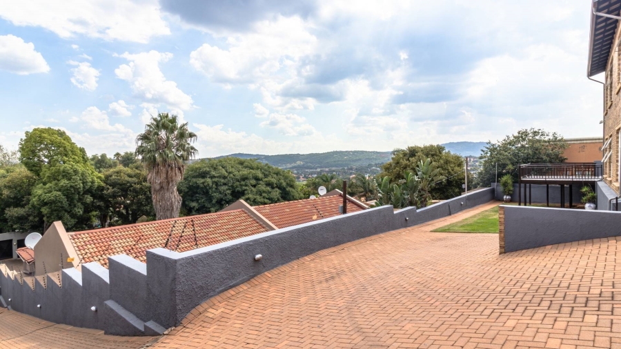 5 Bedroom Property for Sale in Mulbarton Gauteng