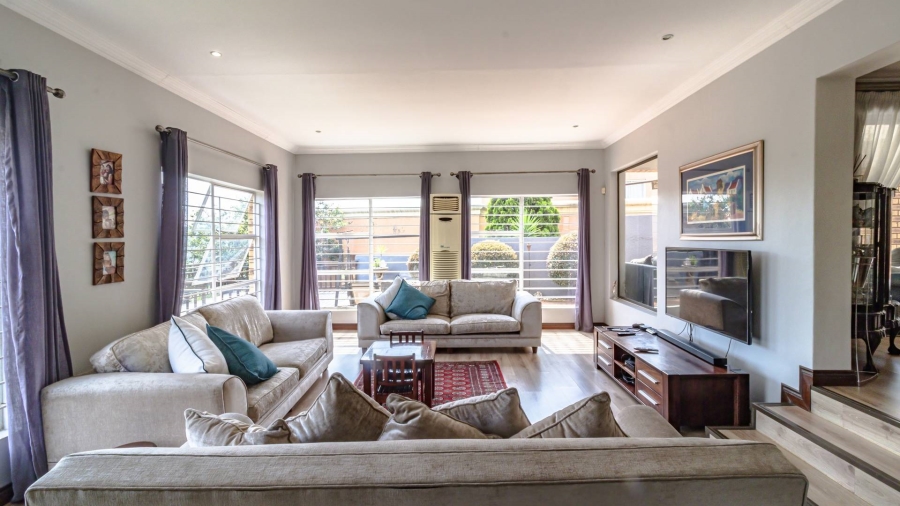 5 Bedroom Property for Sale in Mulbarton Gauteng