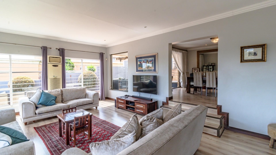 5 Bedroom Property for Sale in Mulbarton Gauteng