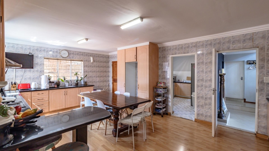 5 Bedroom Property for Sale in Mulbarton Gauteng