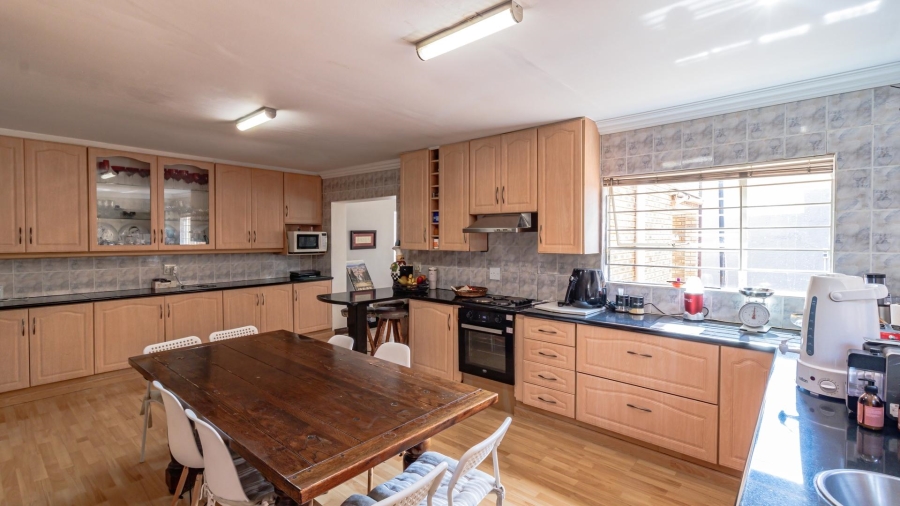 5 Bedroom Property for Sale in Mulbarton Gauteng