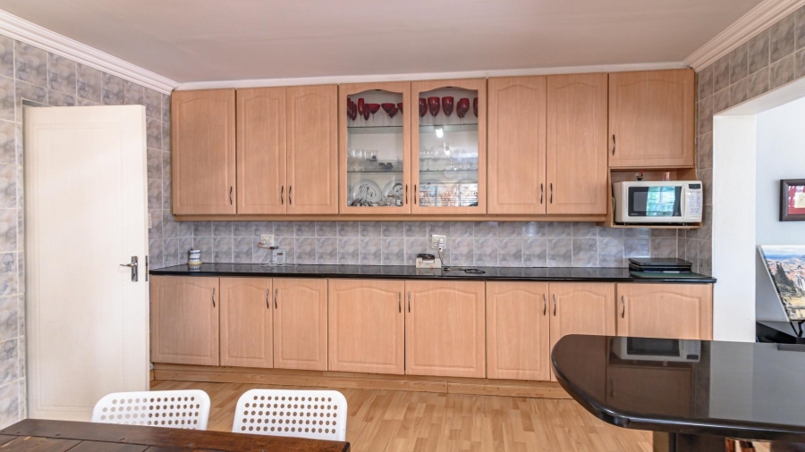 5 Bedroom Property for Sale in Mulbarton Gauteng