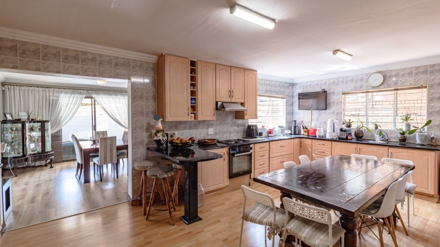 5 Bedroom Property for Sale in Mulbarton Gauteng