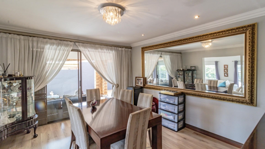 5 Bedroom Property for Sale in Mulbarton Gauteng