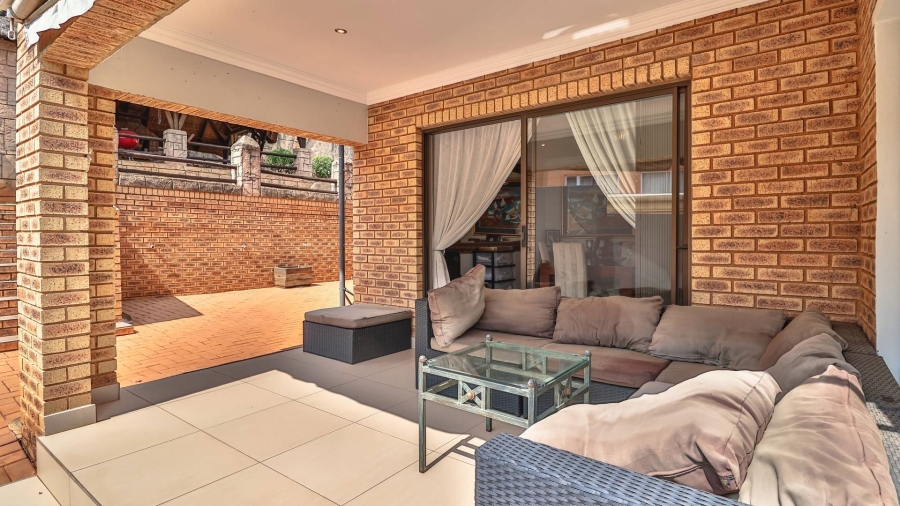 5 Bedroom Property for Sale in Mulbarton Gauteng