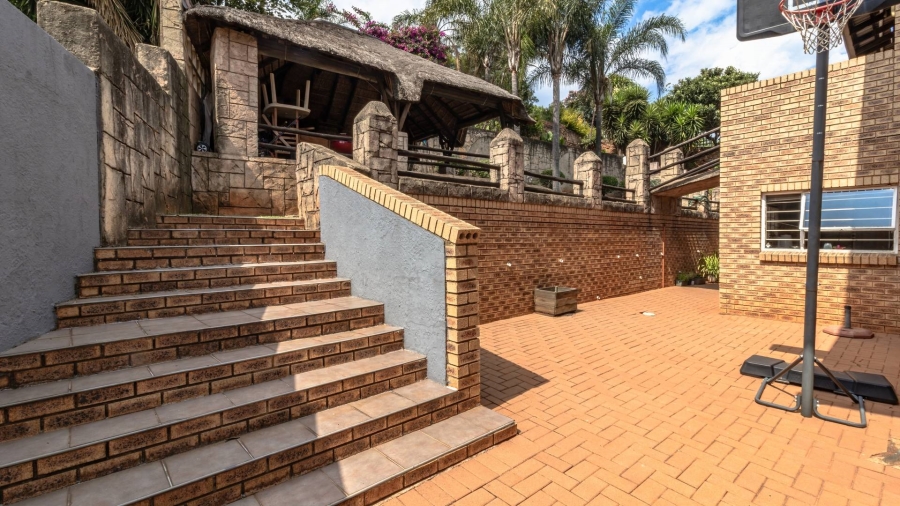5 Bedroom Property for Sale in Mulbarton Gauteng
