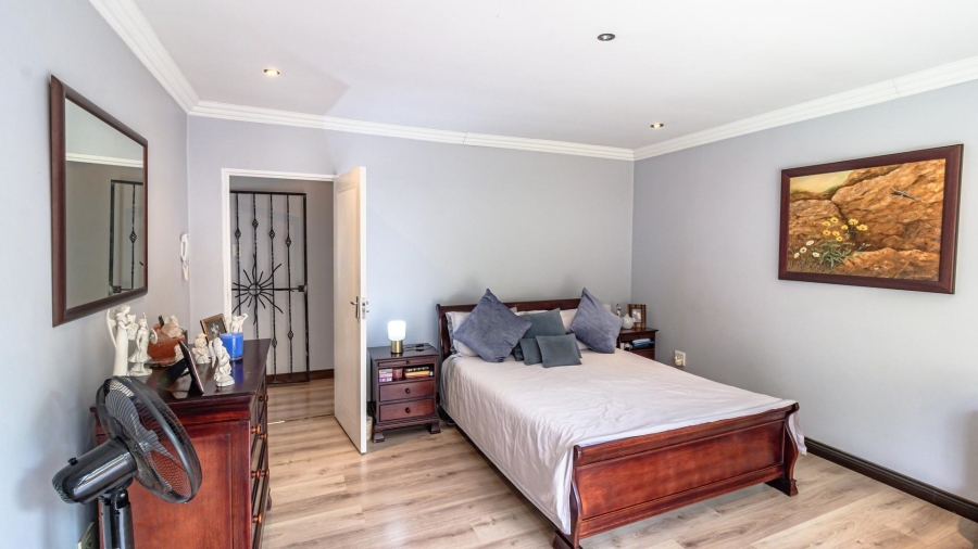 5 Bedroom Property for Sale in Mulbarton Gauteng