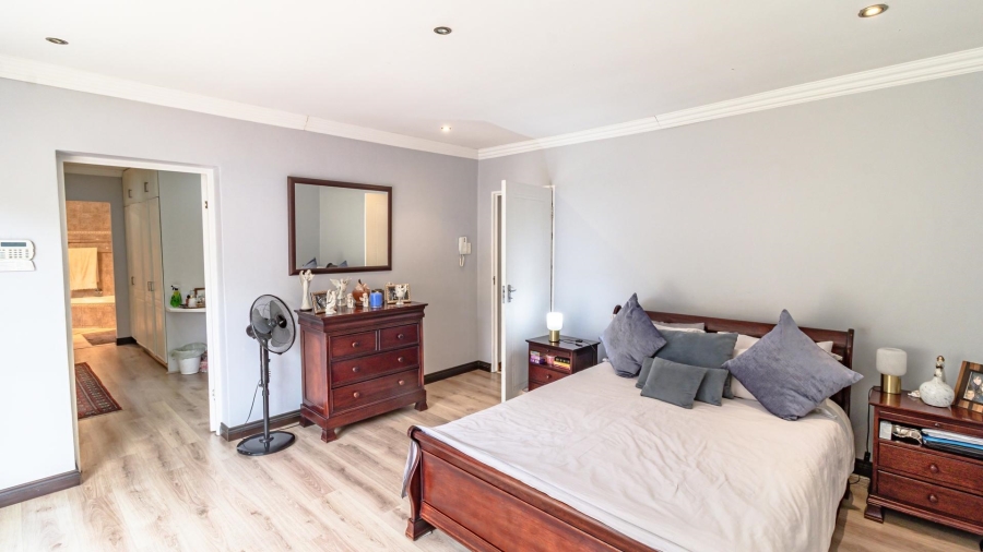 5 Bedroom Property for Sale in Mulbarton Gauteng