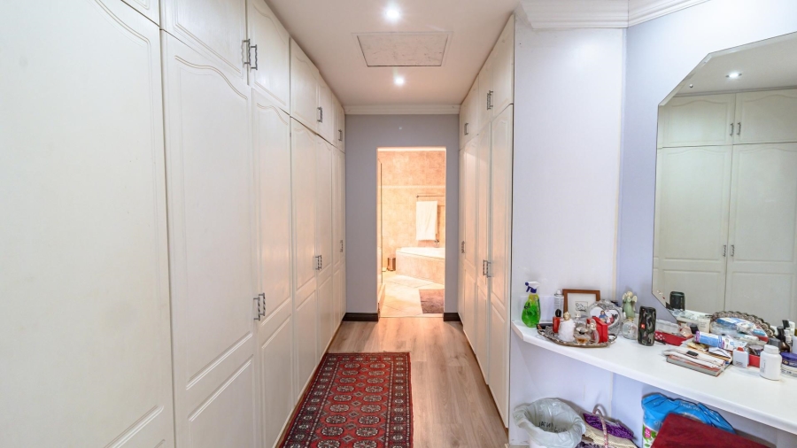 5 Bedroom Property for Sale in Mulbarton Gauteng