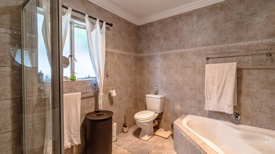 5 Bedroom Property for Sale in Mulbarton Gauteng