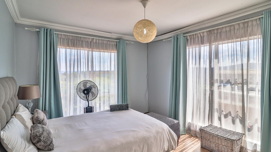 5 Bedroom Property for Sale in Mulbarton Gauteng