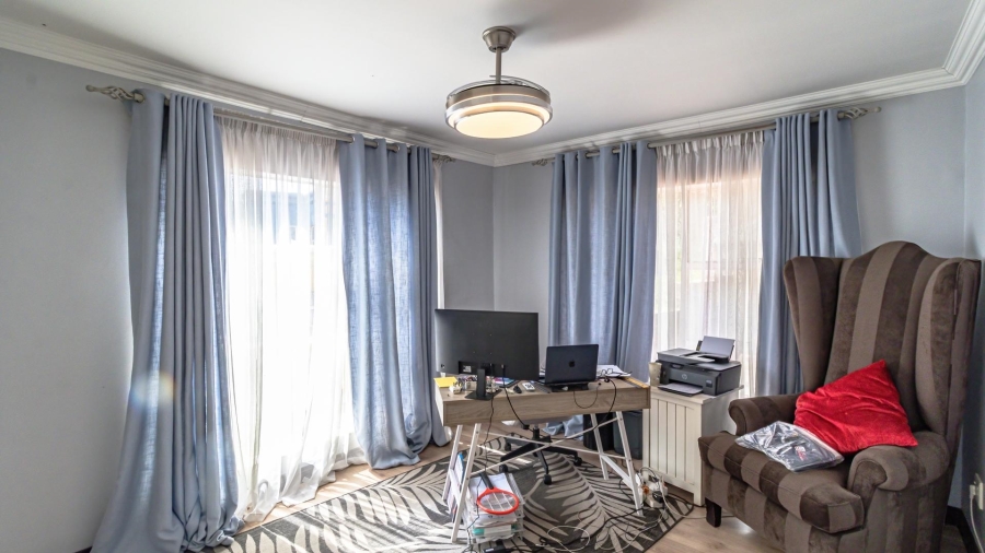 5 Bedroom Property for Sale in Mulbarton Gauteng