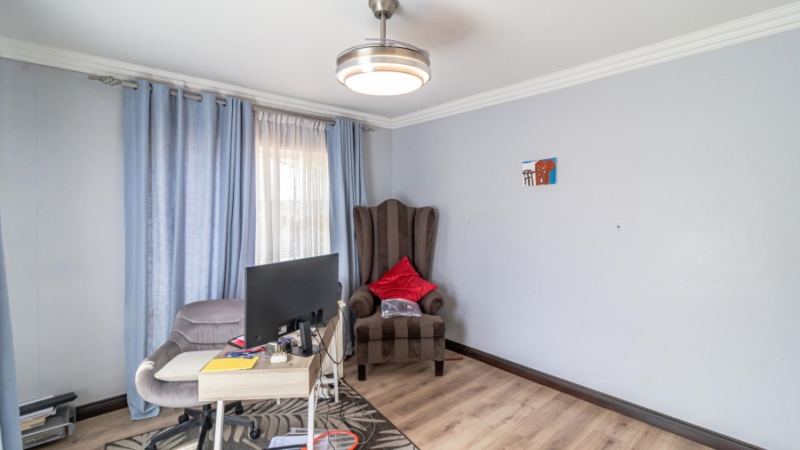 5 Bedroom Property for Sale in Mulbarton Gauteng