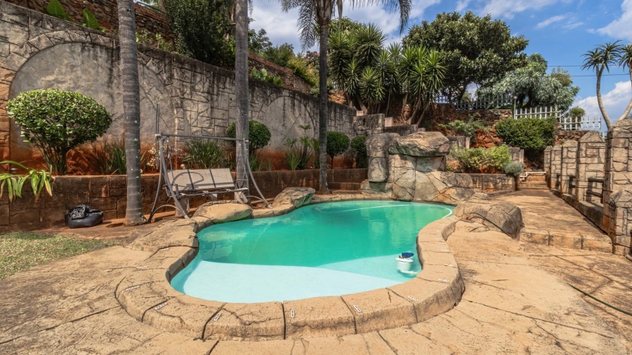 5 Bedroom Property for Sale in Mulbarton Gauteng